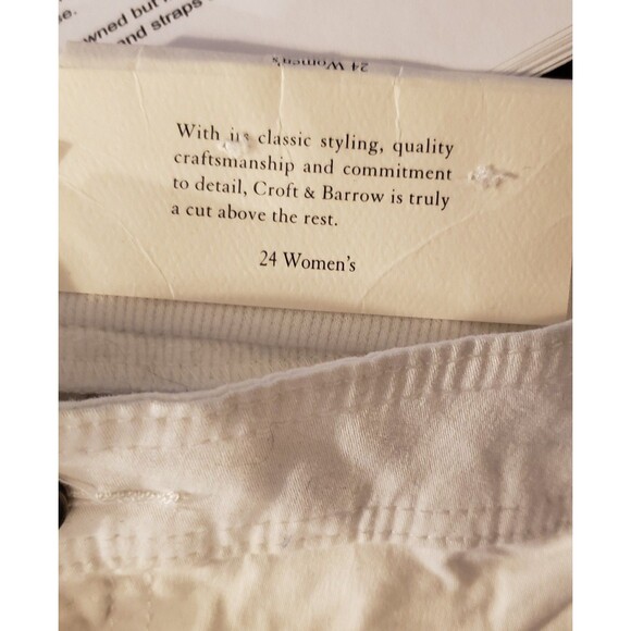 NWT - Croft & Barrow - White Capris with Beige Embroidered detailing - Size 24W - Picture 3 of 7